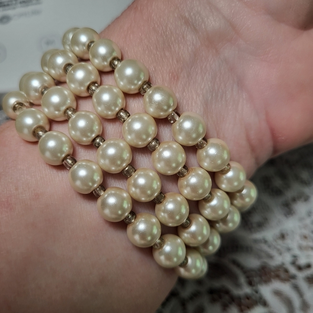 Pearl and Floral Bracelet - Picture 4 of 4